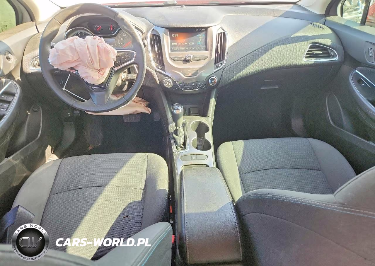 2018 Chevrolet Cruze Lt VIN:1G1BE5SM2J7116339 - 8