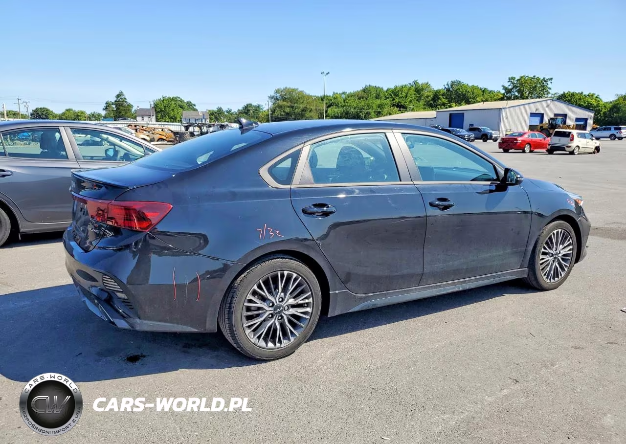 2023 Kia Forte Gt Line VIN:3KPF54AD0PE655815 - 3