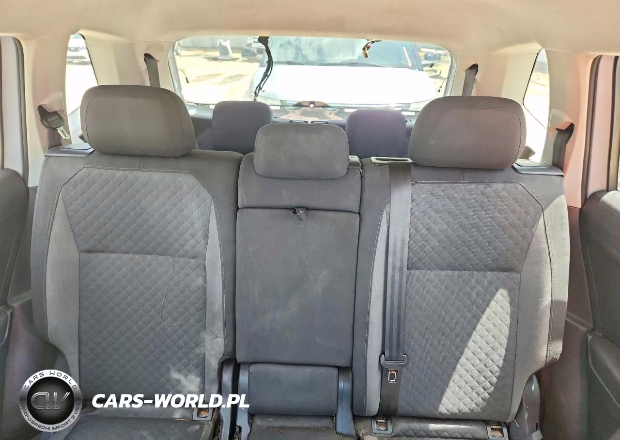 2018 Volkswagen Tiguan S VIN:3VV1B7AXXJM013583 - 10