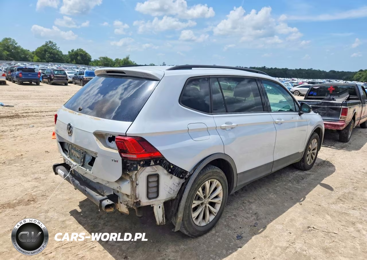 2018 Volkswagen Tiguan S VIN:3VV1B7AXXJM013583 - 3