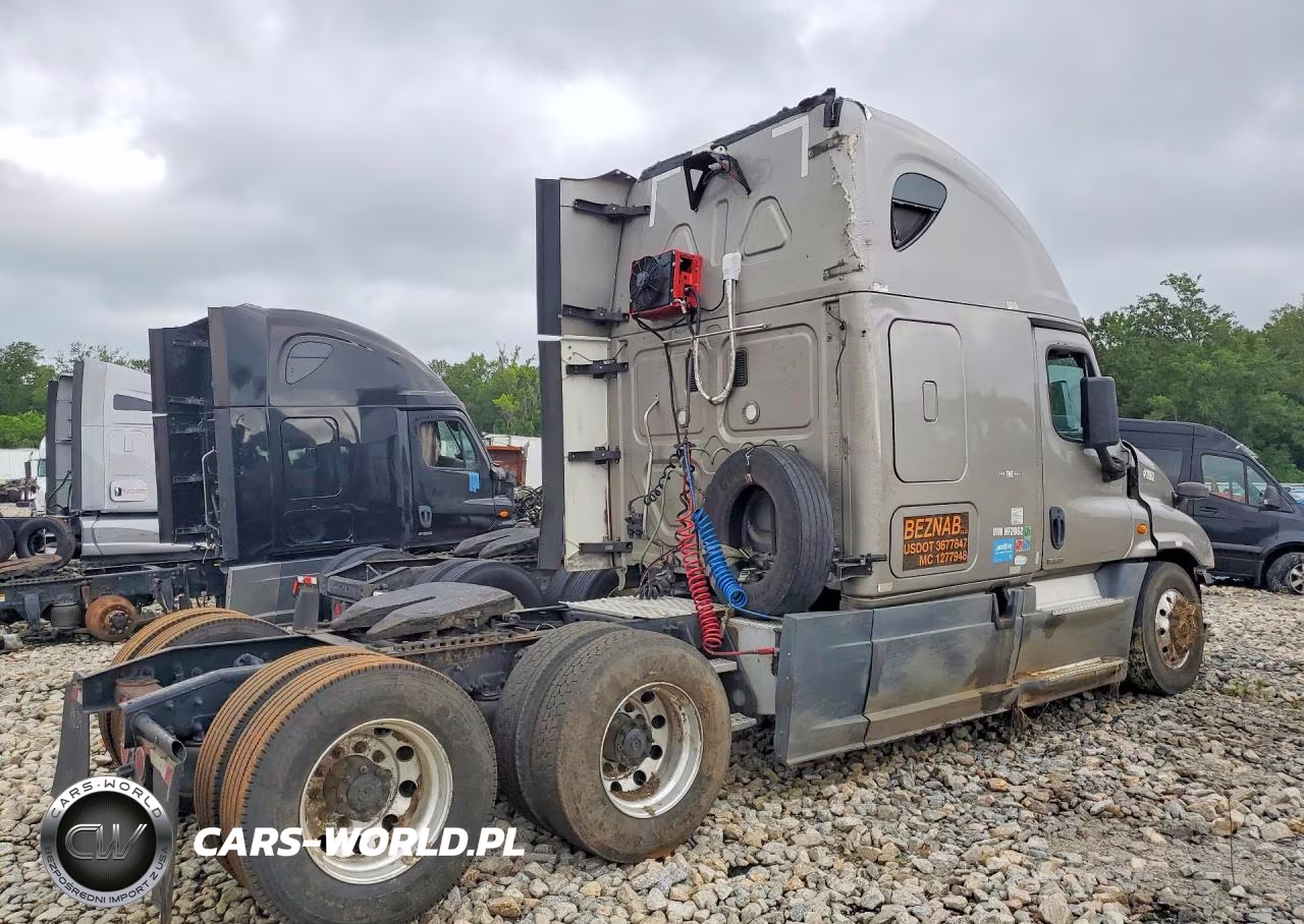 2017 Freightliner Cascadia 125 Semi Truck VIN:1FUJGLDR5HLHF2062 - 3