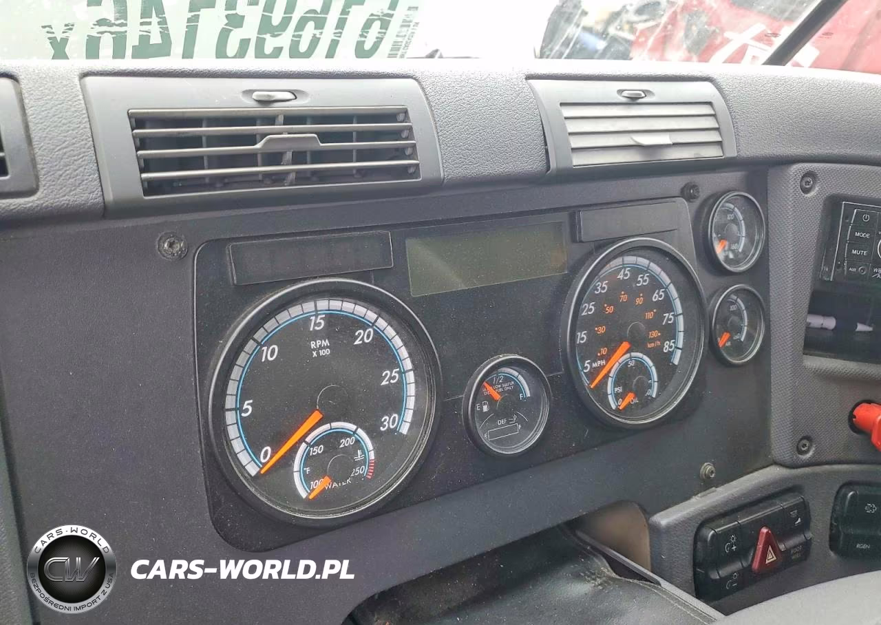 2017 Freightliner Cascadia 125 Semi Truck VIN:1FUJGLDR5HLHF2062 - 9
