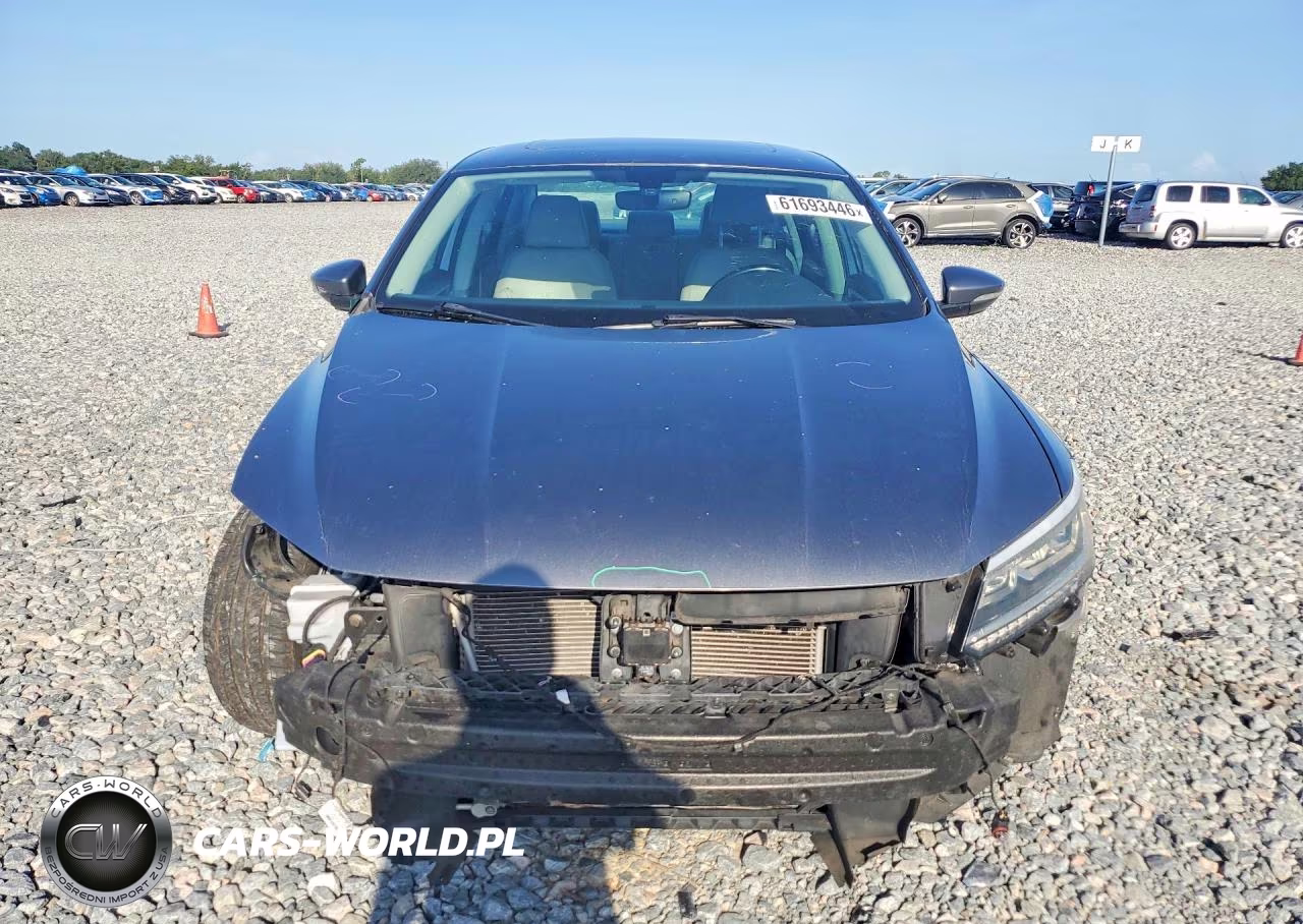 2018 Volkswagen Passat Se VIN:1VWBA7A3XJC016307 - 5