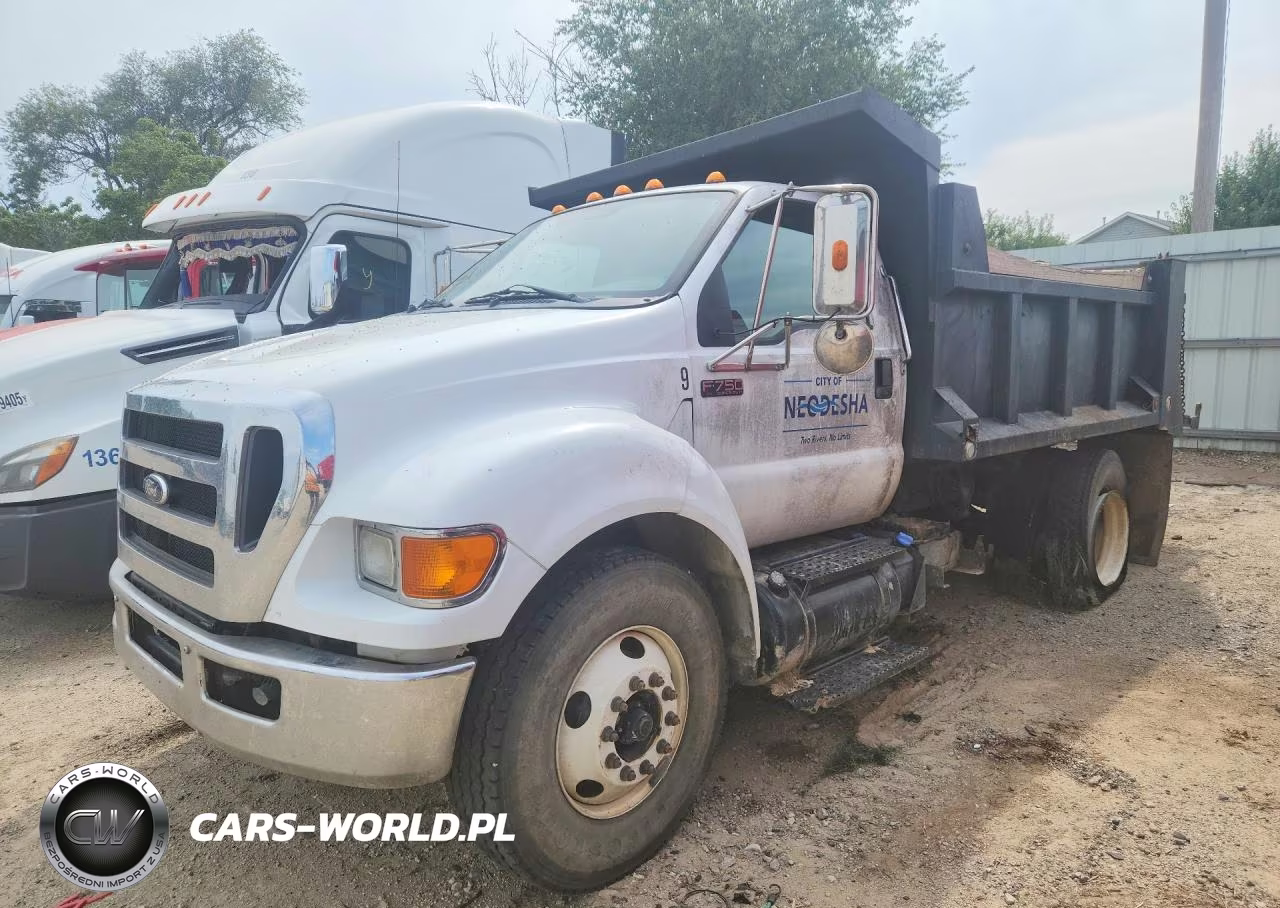 2011 Ford F750 Super Duty Dump Truck