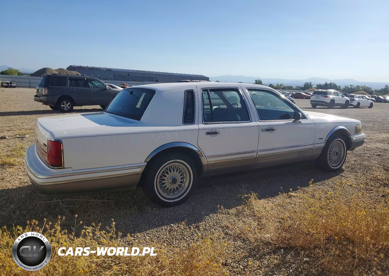 1991 Lincoln Town Car Signature VIN:1LNCM82W0MY618567 - 3