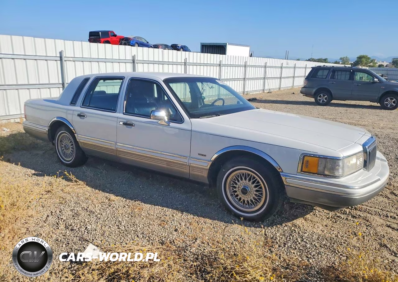 1991 Lincoln Town Car Signature VIN:1LNCM82W0MY618567 - 4