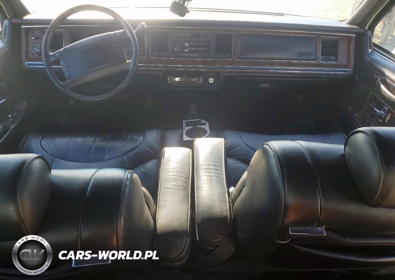 1991 Lincoln Town Car Signature VIN:1LNCM82W0MY618567 - 8
