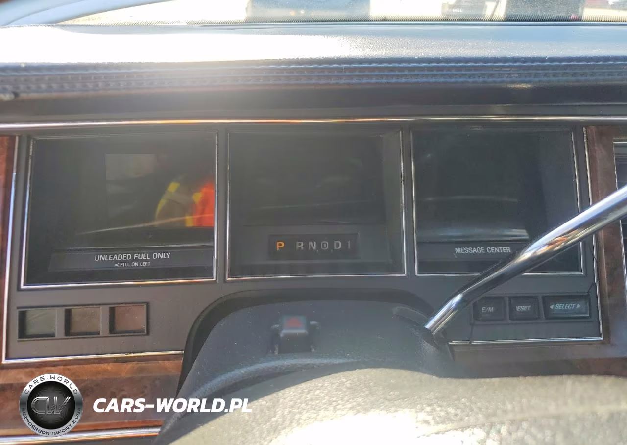 1991 Lincoln Town Car Signature VIN:1LNCM82W0MY618567 - 9