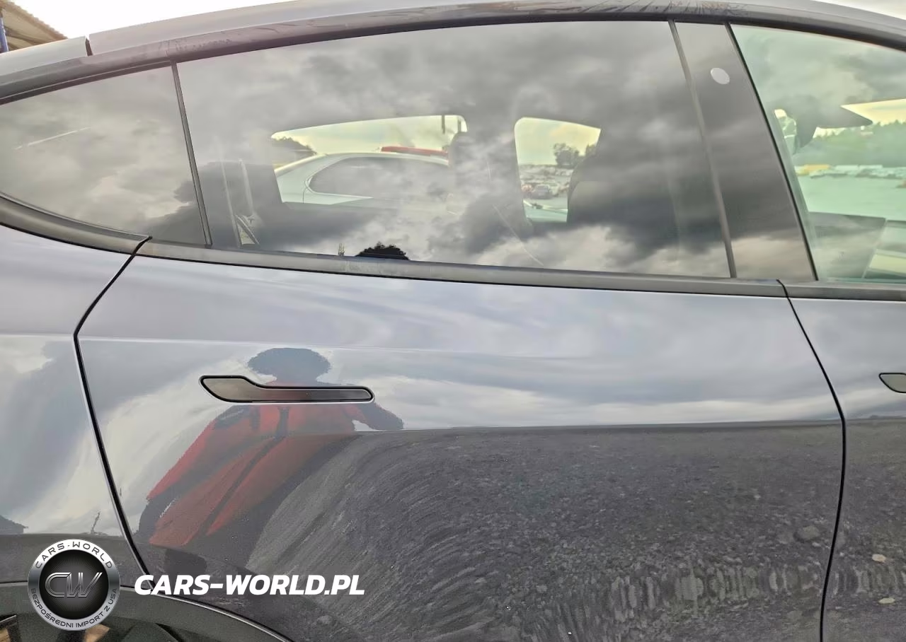 2020 Tesla Model Y VIN:5YJYGDEE4LF049072 - 10
