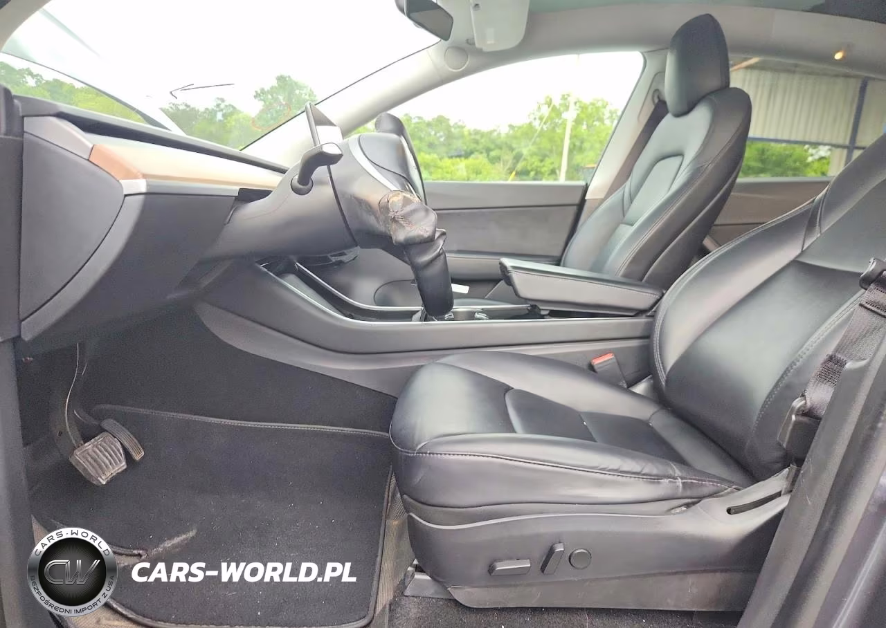 2020 Tesla Model Y VIN:5YJYGDEE4LF049072 - 7