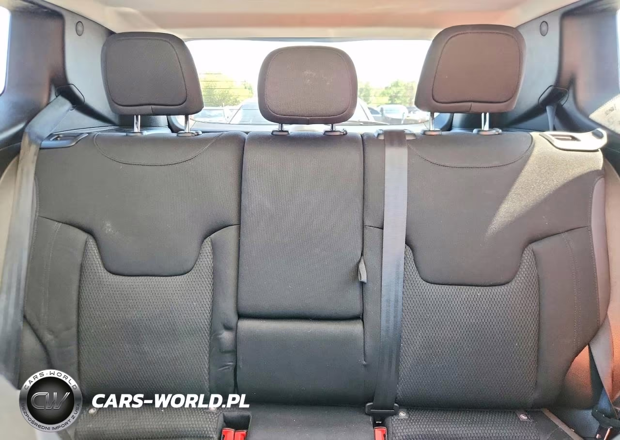 2018 Jeep Renegade Latitude VIN:ZACCJBBBXJPH05310 - 10