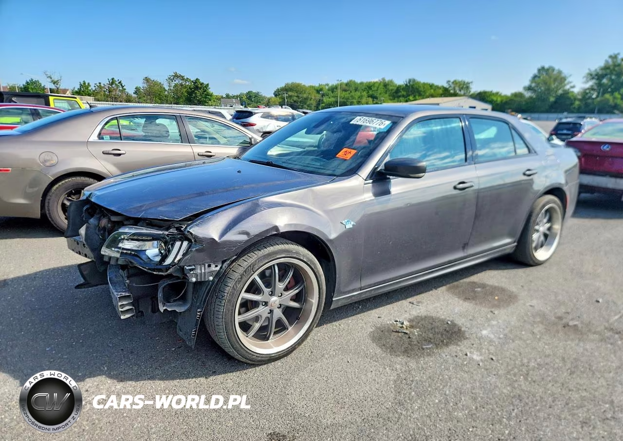 2018 Chrysler 300 S VIN:2C3CCABT6JH120436 - 1