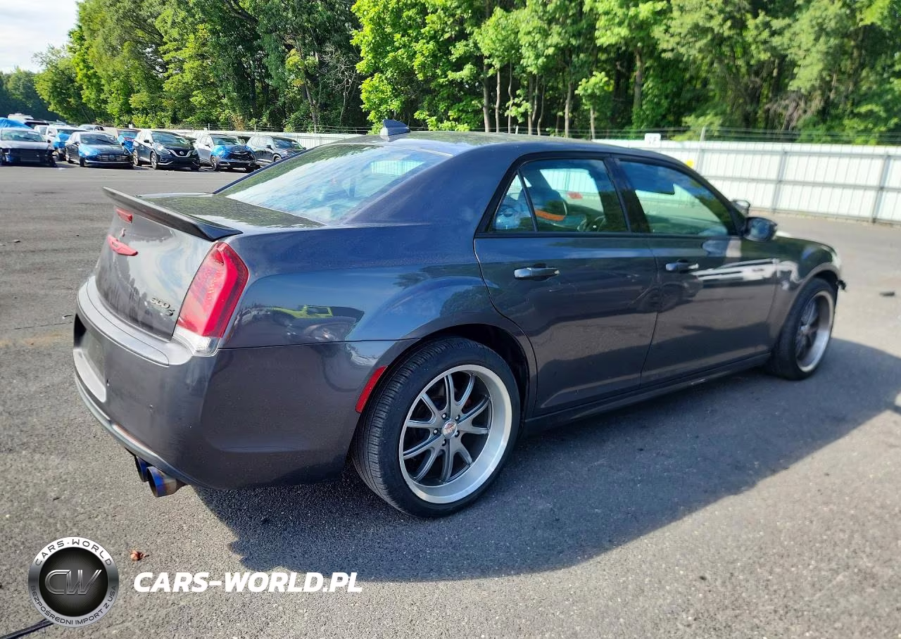 2018 Chrysler 300 S VIN:2C3CCABT6JH120436 - 3
