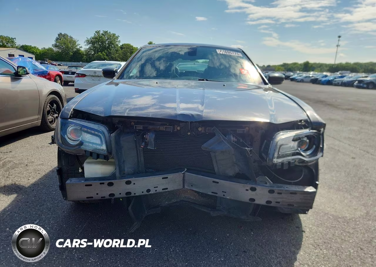 2018 Chrysler 300 S VIN:2C3CCABT6JH120436 - 5