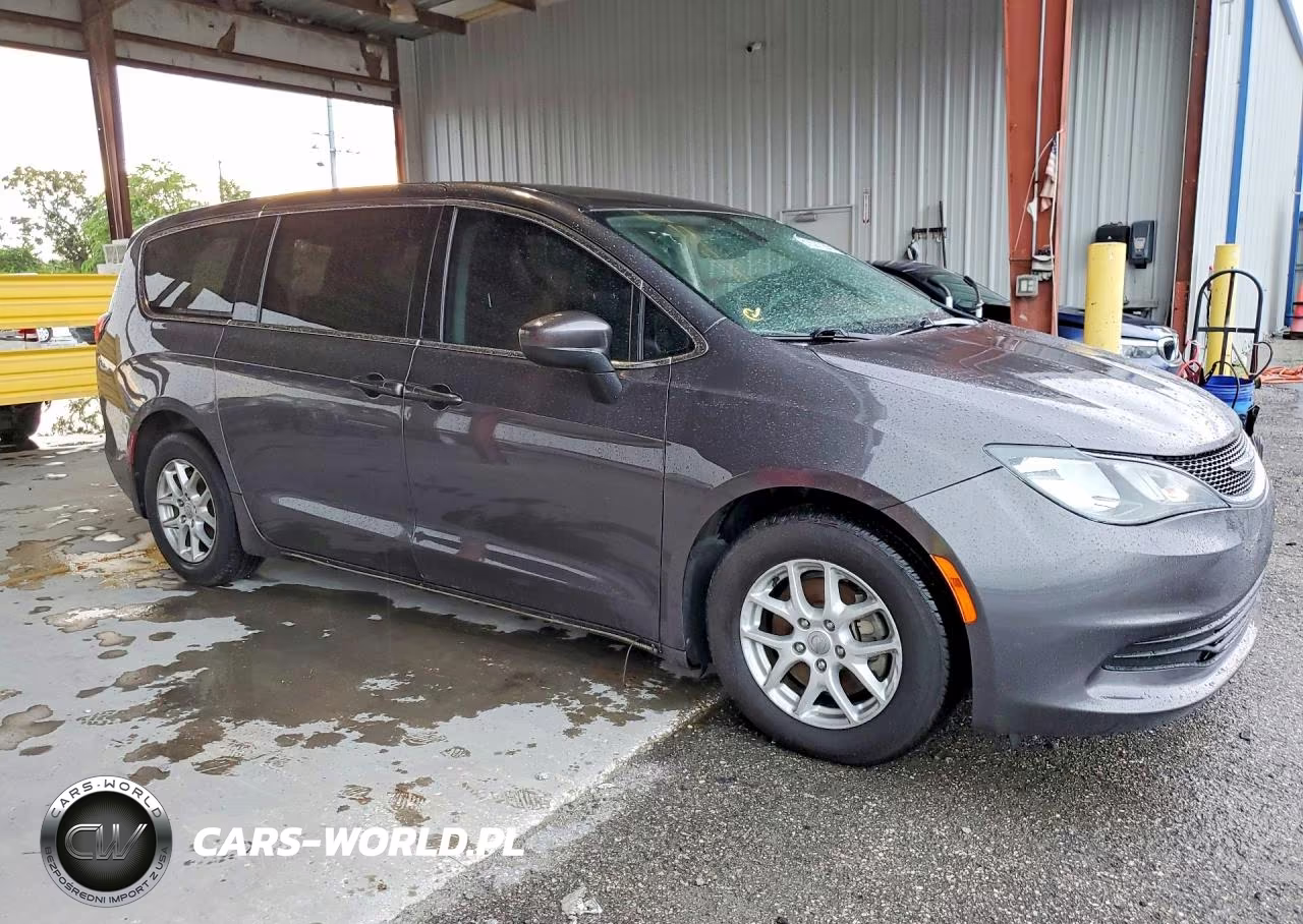 2017 Chrysler Pacifica Touring VIN:2C4RC1DG6HR503920 - 4