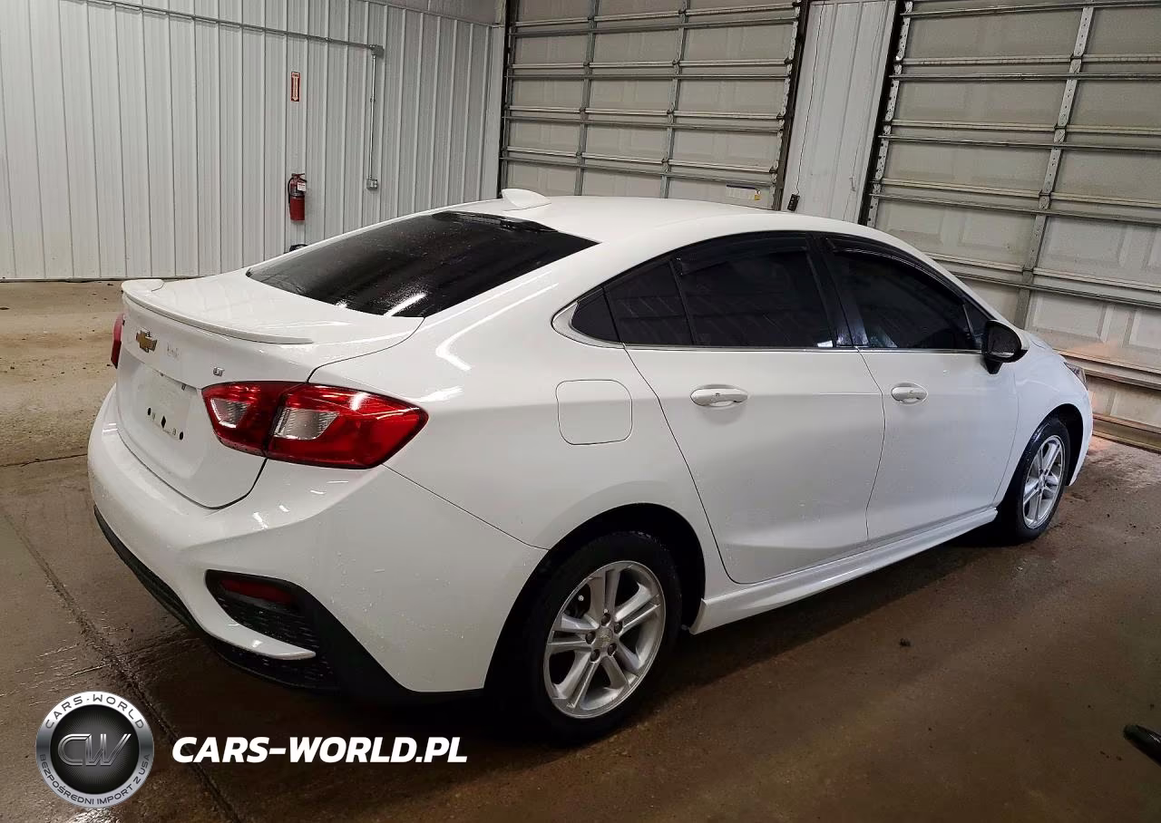2018 Chevrolet Cruze Lt VIN:1G1BE5SM6J7115551 - 3