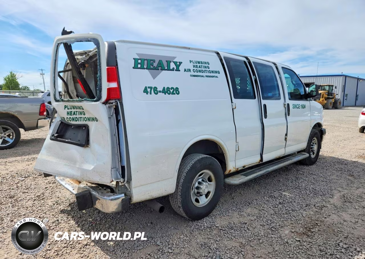 2018 Chevrolet Express G2500 VIN:1GCWGAFG4J1911783 - 3