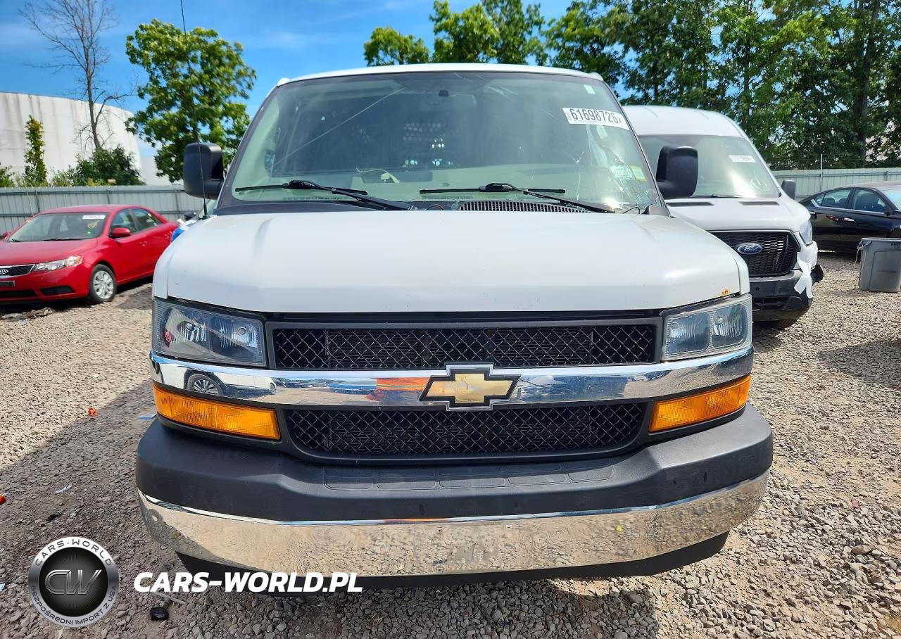 2018 Chevrolet Express G2500 VIN:1GCWGAFG4J1911783 - 5