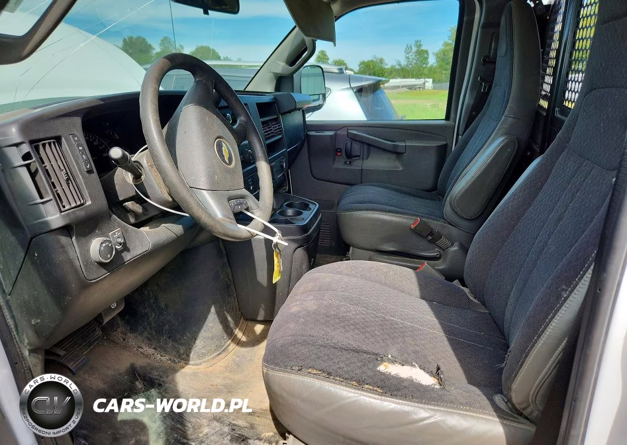 2018 Chevrolet Express G2500 VIN:1GCWGAFG4J1911783 - 7