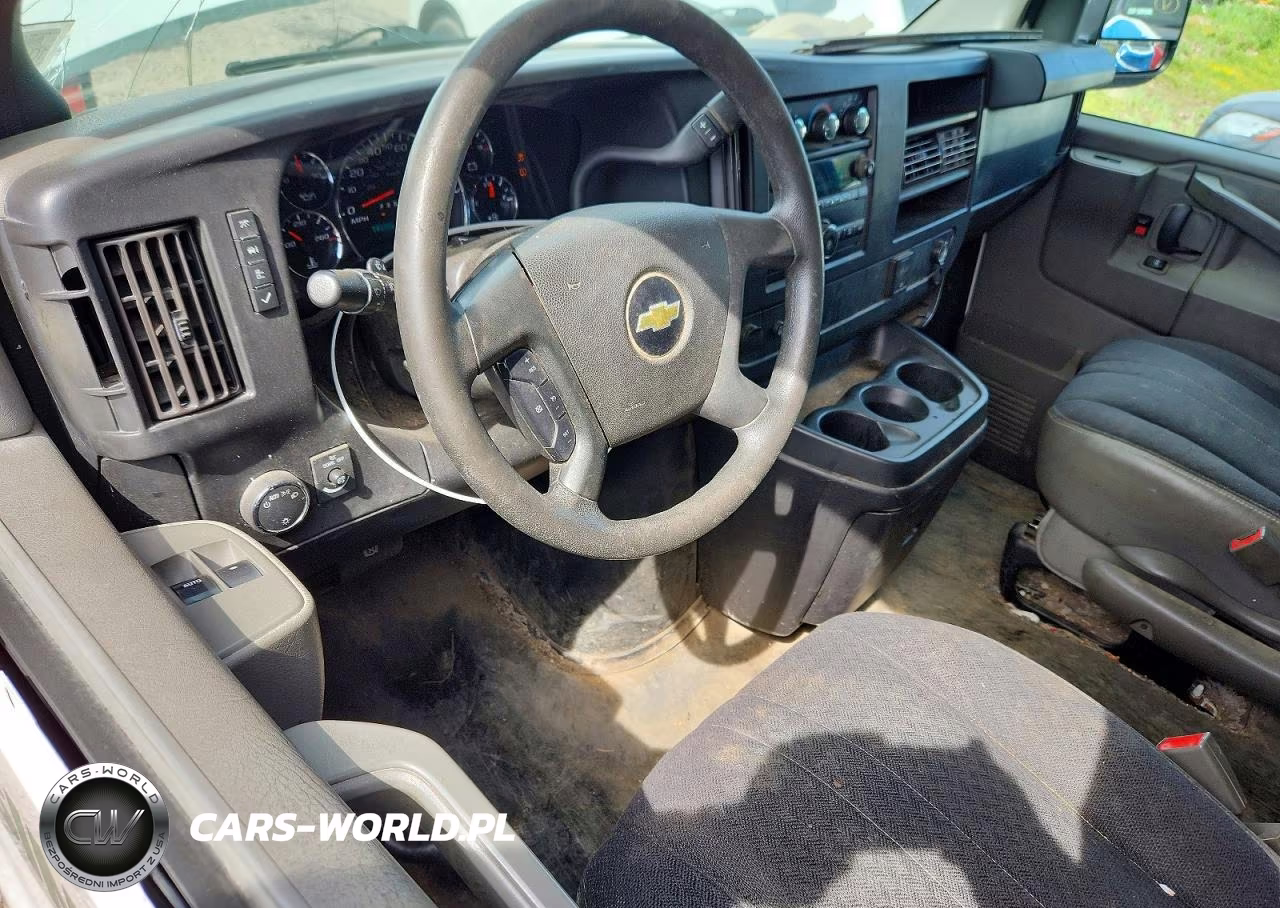 2018 Chevrolet Express G2500 VIN:1GCWGAFG4J1911783 - 8