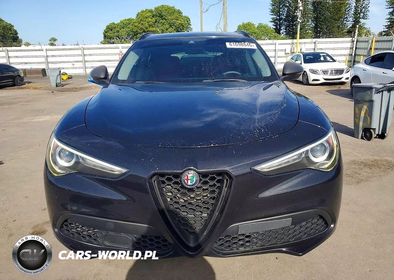 2018 Alfa Romeo Stelvio Sport VIN:ZASFAKPN9J7C08379 - 5