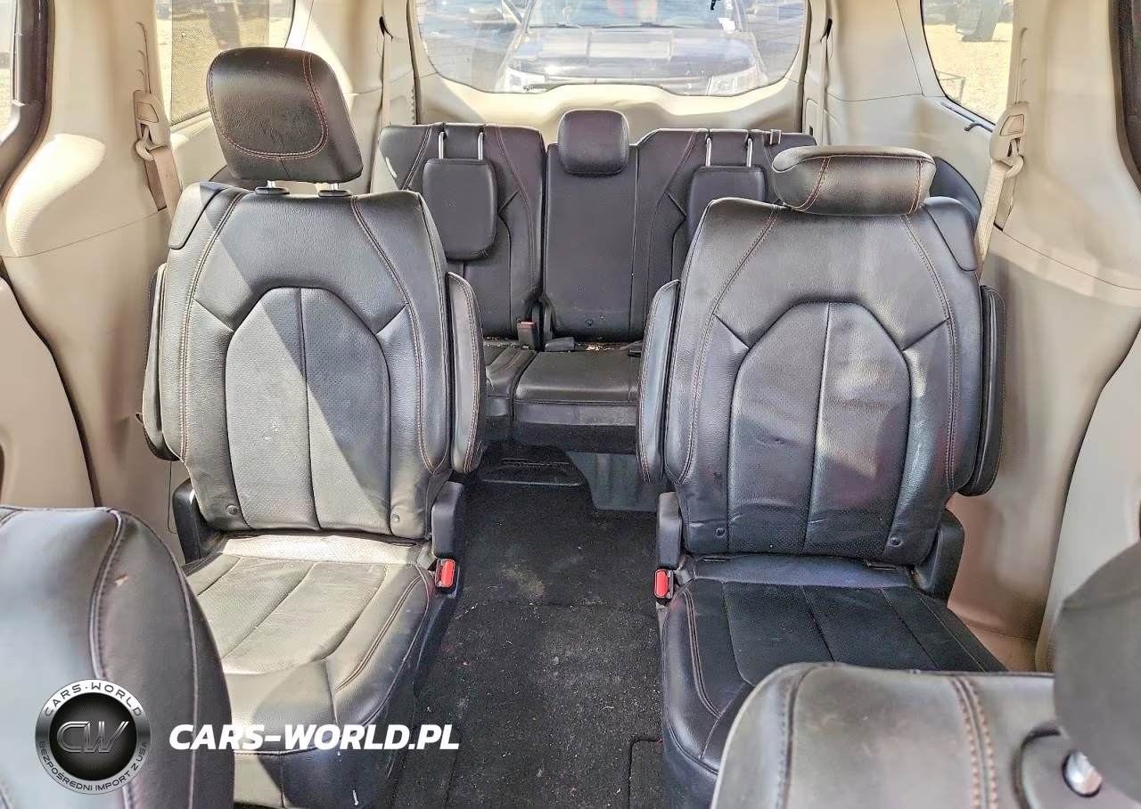 2019 Chrysler Pacifica Touring L VIN:2C4RC1BG4KR650473 - 10