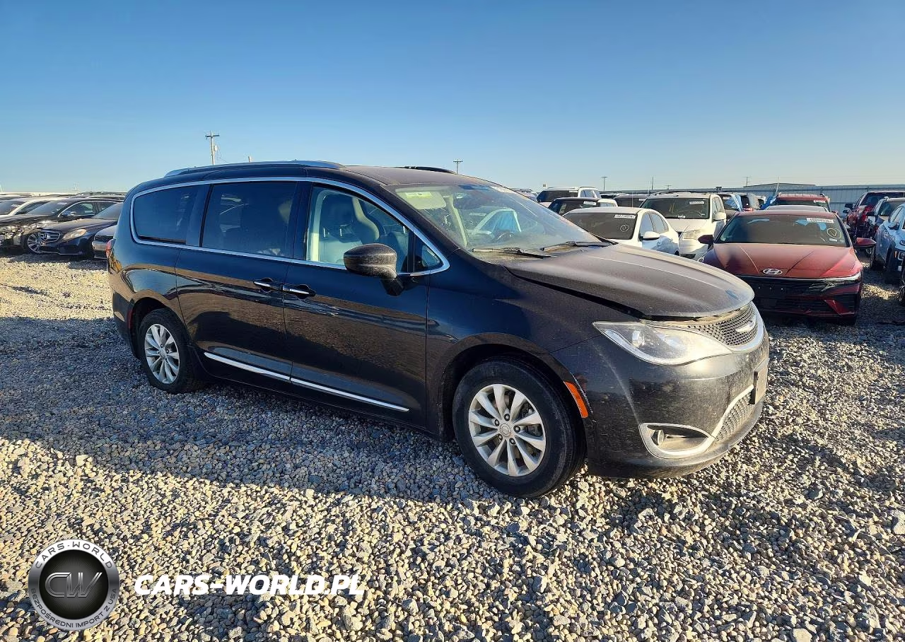 2019 Chrysler Pacifica Touring L VIN:2C4RC1BG4KR650473 - 4
