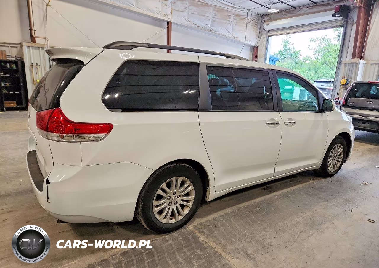 2014 Toyota Sienna Xle 8-Passenger VIN:5TDYK3DC2ES411942 - 3