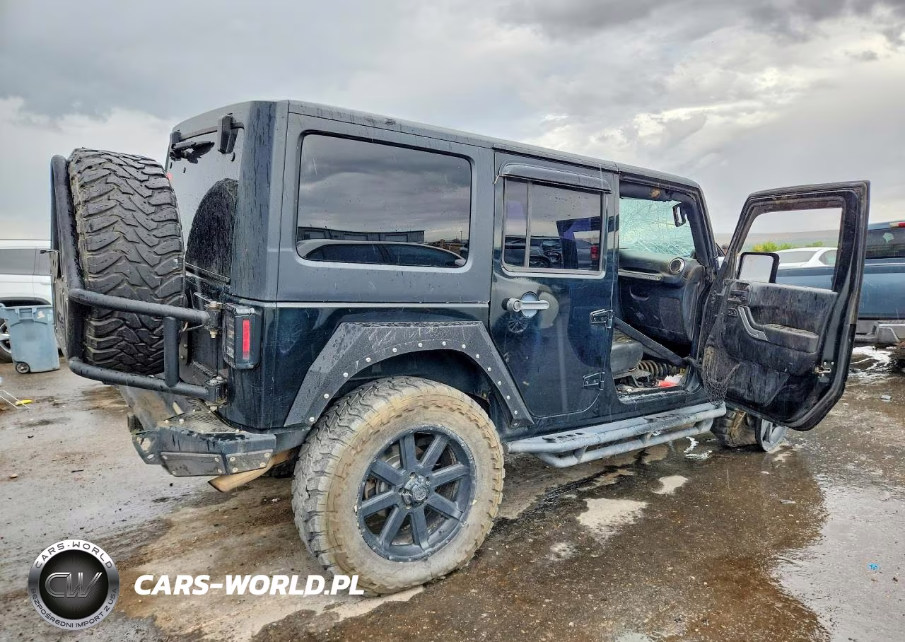 2012 Jeep Wrangler Unlimited Sahara VIN:1C4BJWEG7CL195838 - 3