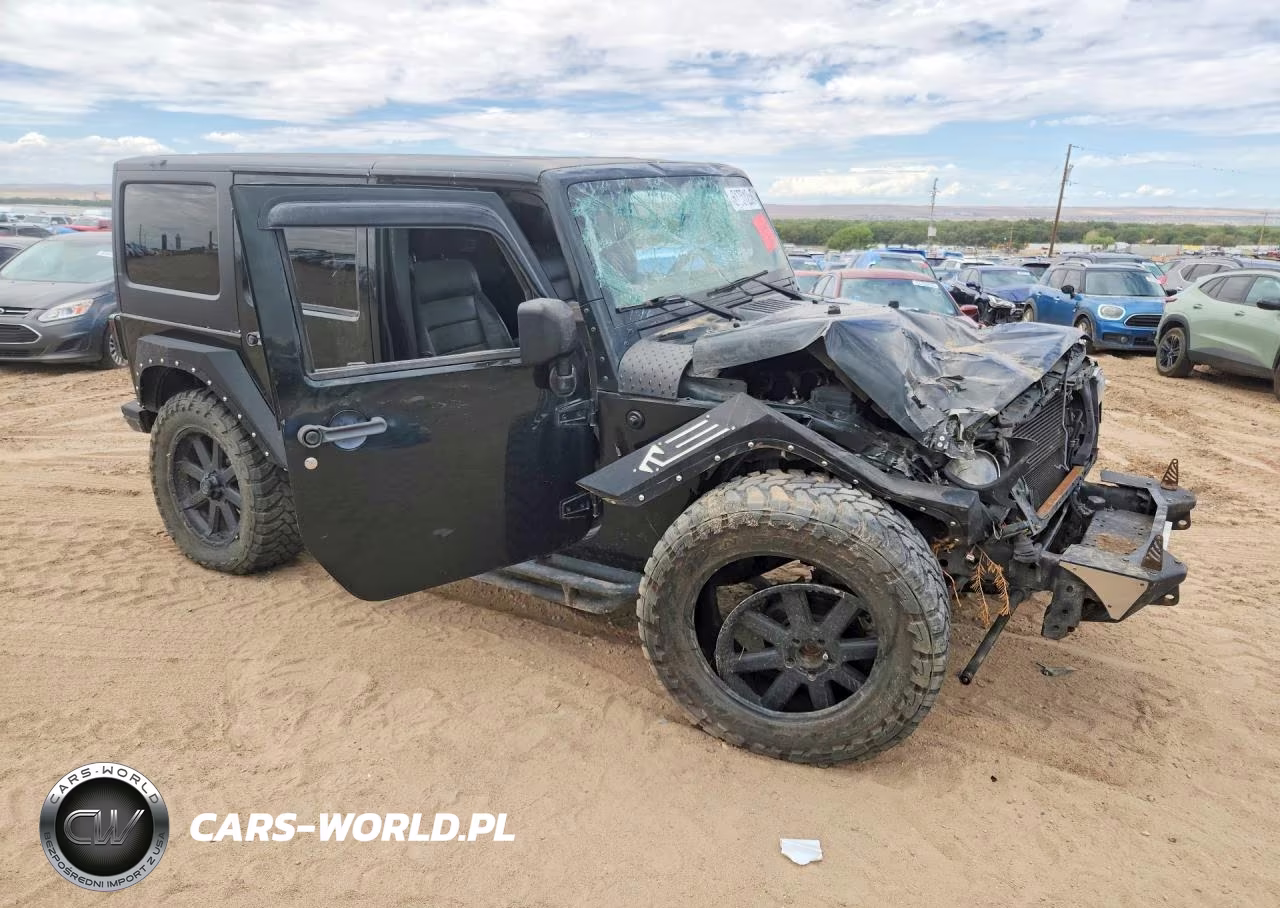 2012 Jeep Wrangler Unlimited Sahara VIN:1C4BJWEG7CL195838 - 4