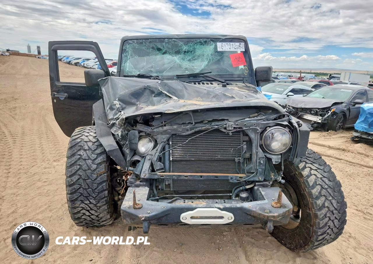 2012 Jeep Wrangler Unlimited Sahara VIN:1C4BJWEG7CL195838 - 5