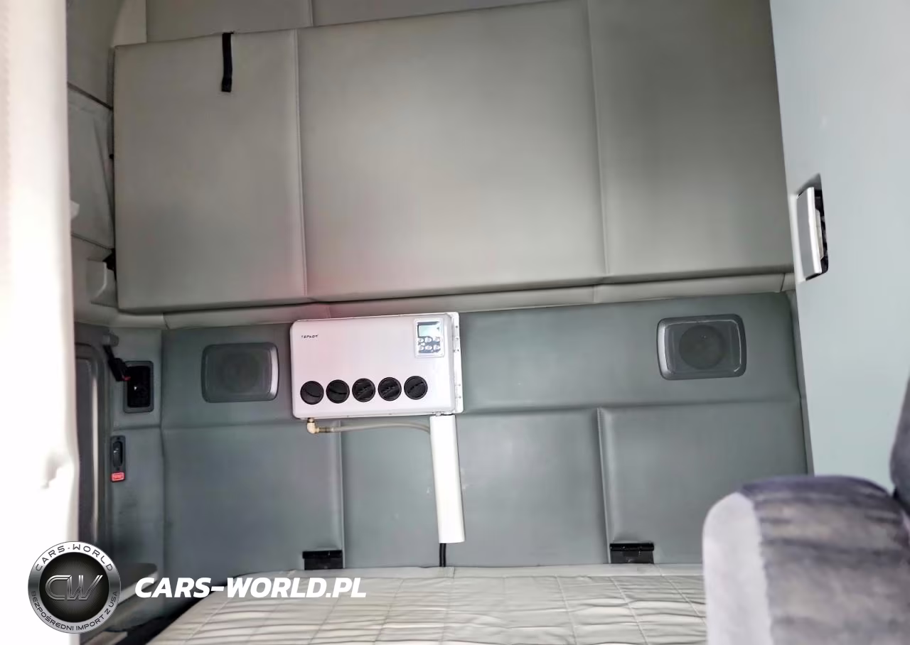 2017 Kenworth T680 Semi Truck VIN:1XKYD49X3HJ108606 - 10