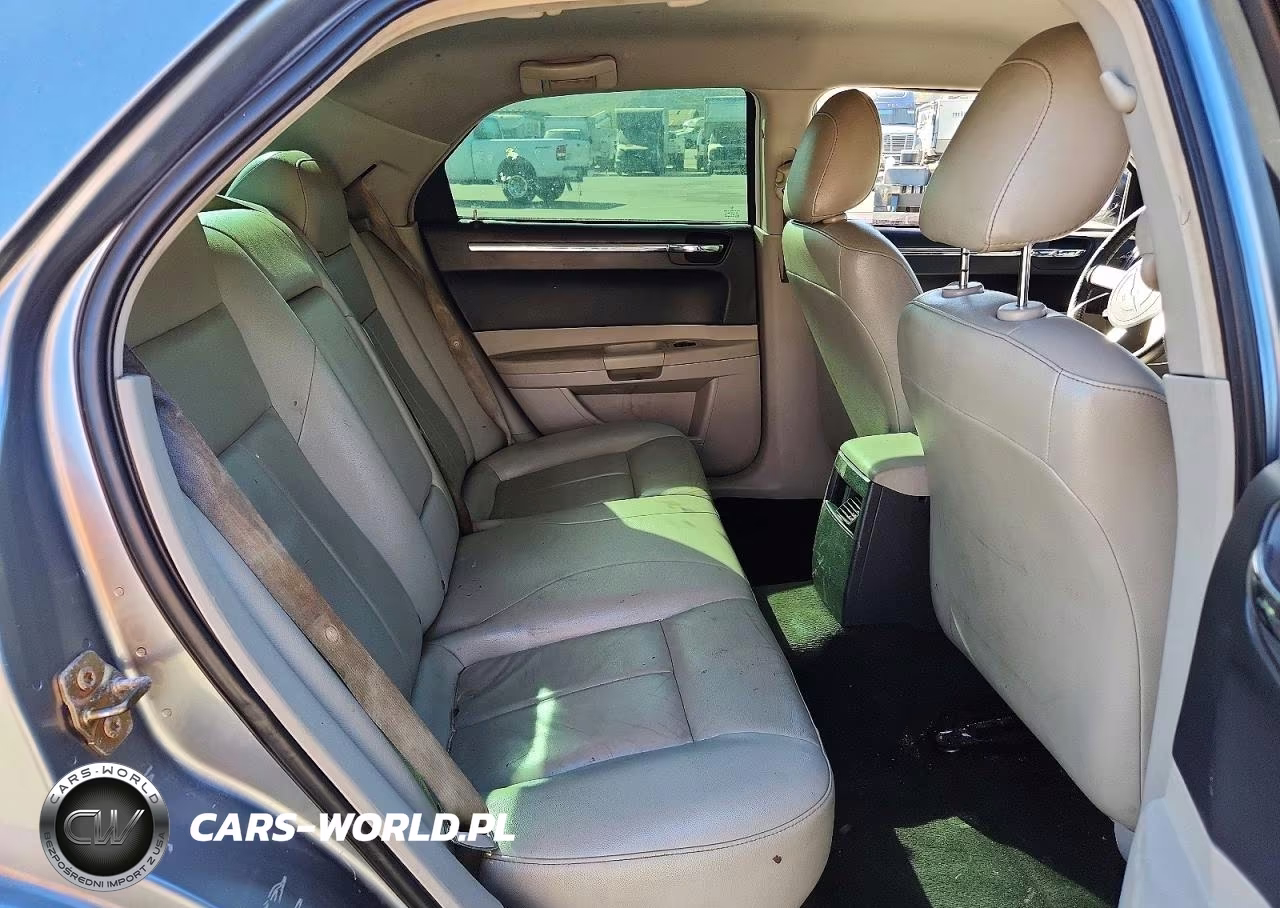 2006 Chrysler 300 Touring VIN:2C3KA53G26H352758 - 10
