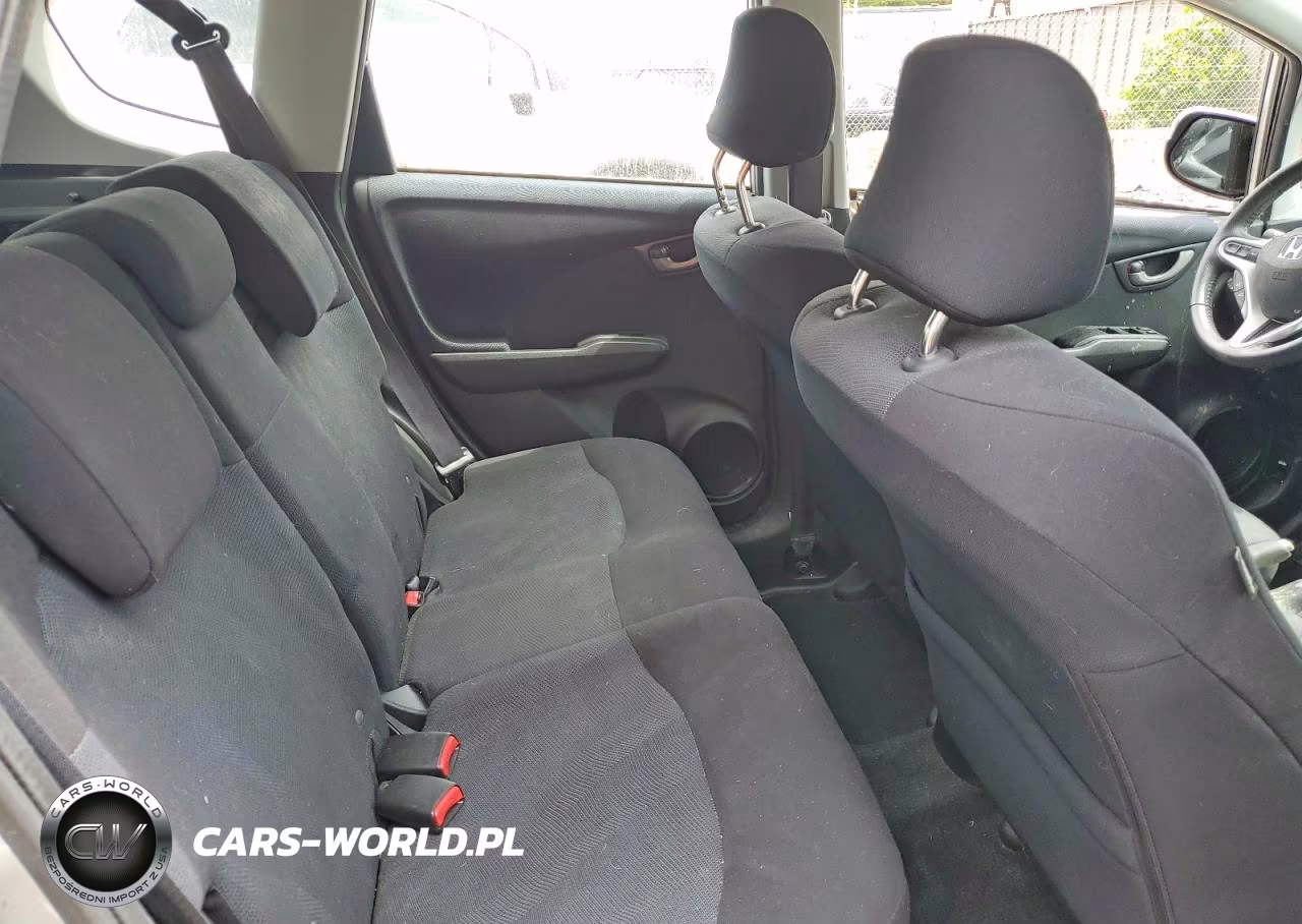 2011 Honda Fit Sport VIN:JHMGE8H65BC016296 - 10