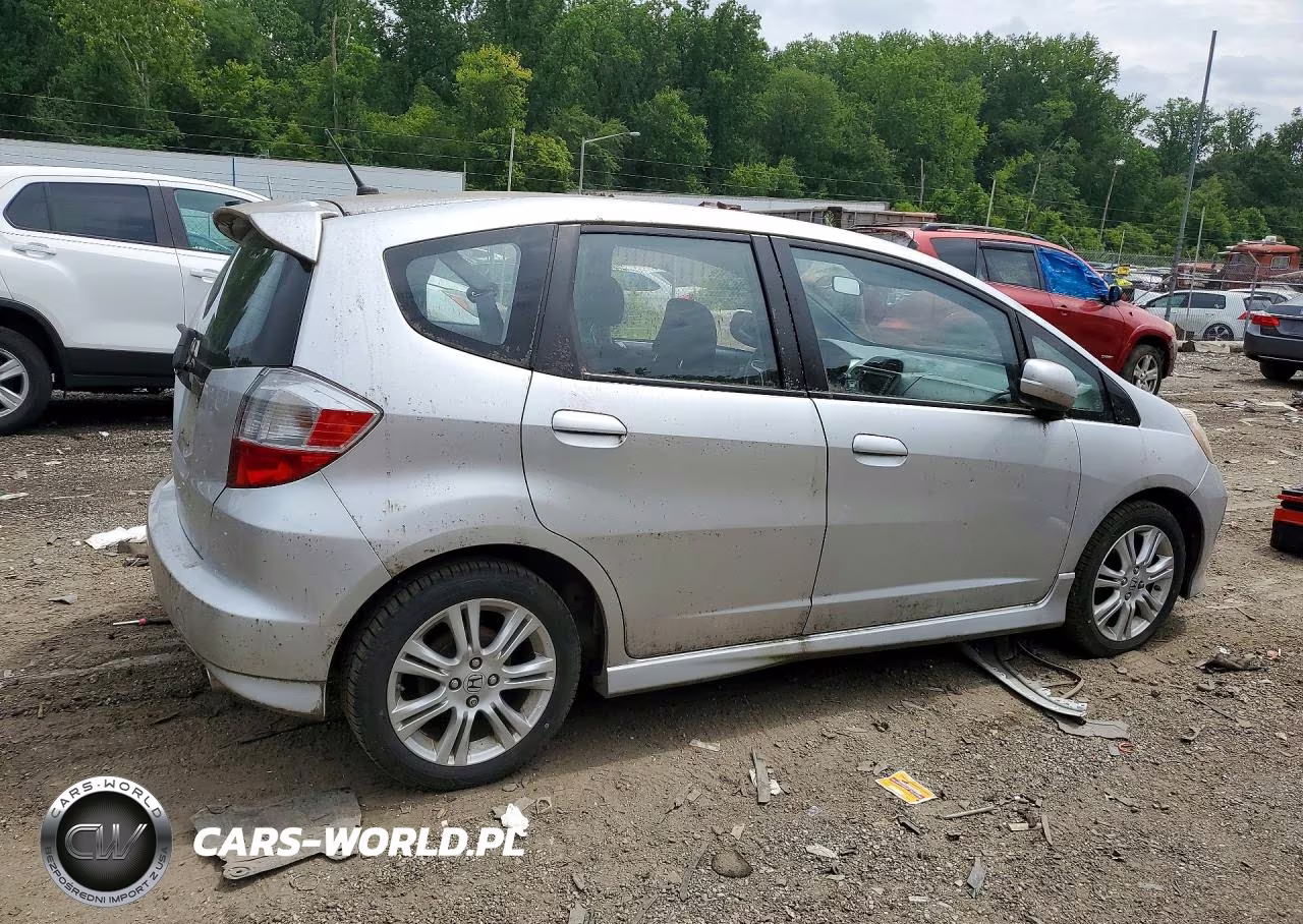 2011 Honda Fit Sport VIN:JHMGE8H65BC016296 - 3