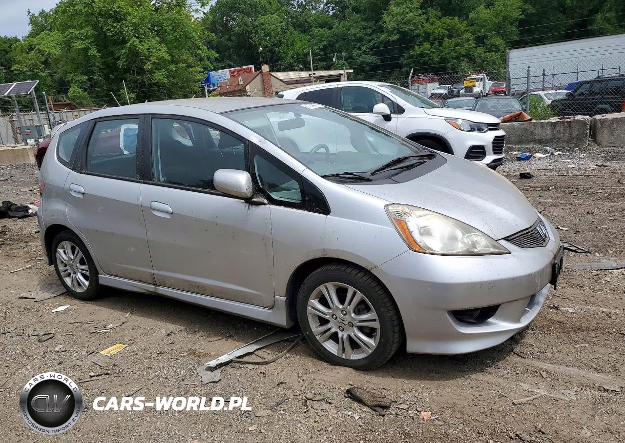 2011 Honda Fit Sport VIN:JHMGE8H65BC016296 - 4