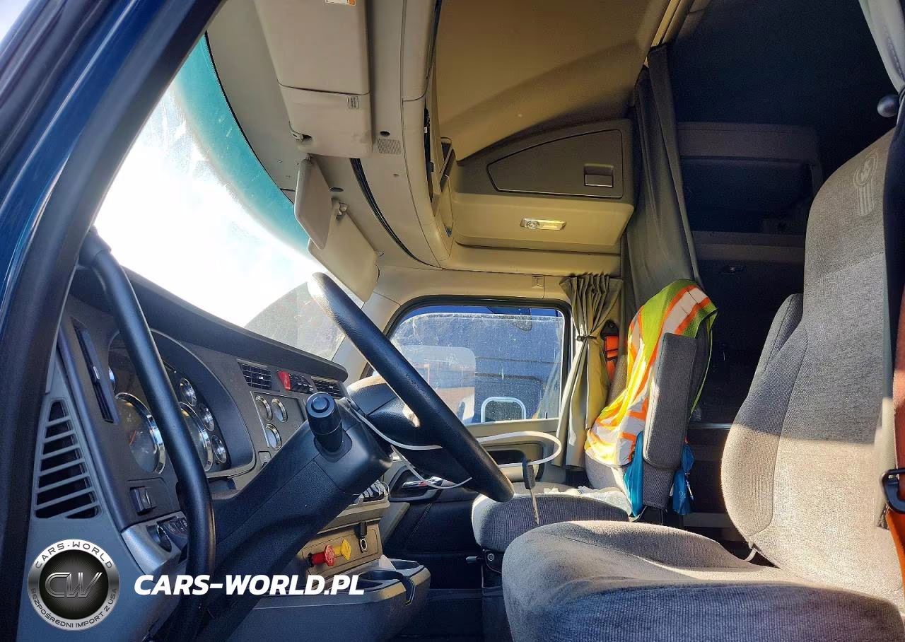 2020 Kenworth T680 Semi Truck VIN:1XKYDP9X2LJ346425 - 7