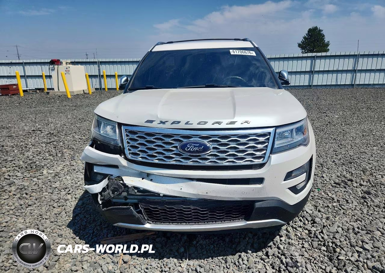2017 Ford Explorer Platinum VIN:1FM5K8HT1HGB73618 - 5