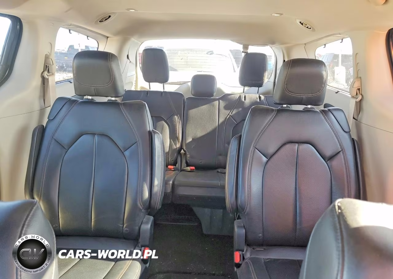 2018 Chrysler Pacifica Touring L VIN:2C4RC1BG7JR148877 - 10