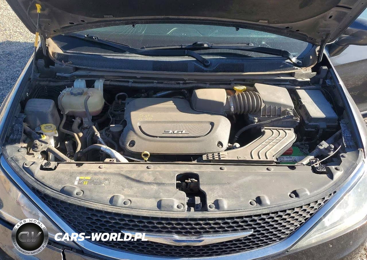 2018 Chrysler Pacifica Touring L VIN:2C4RC1BG7JR148877 - 12