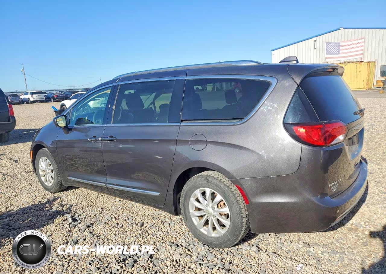 2018 Chrysler Pacifica Touring L VIN:2C4RC1BG7JR148877 - 2