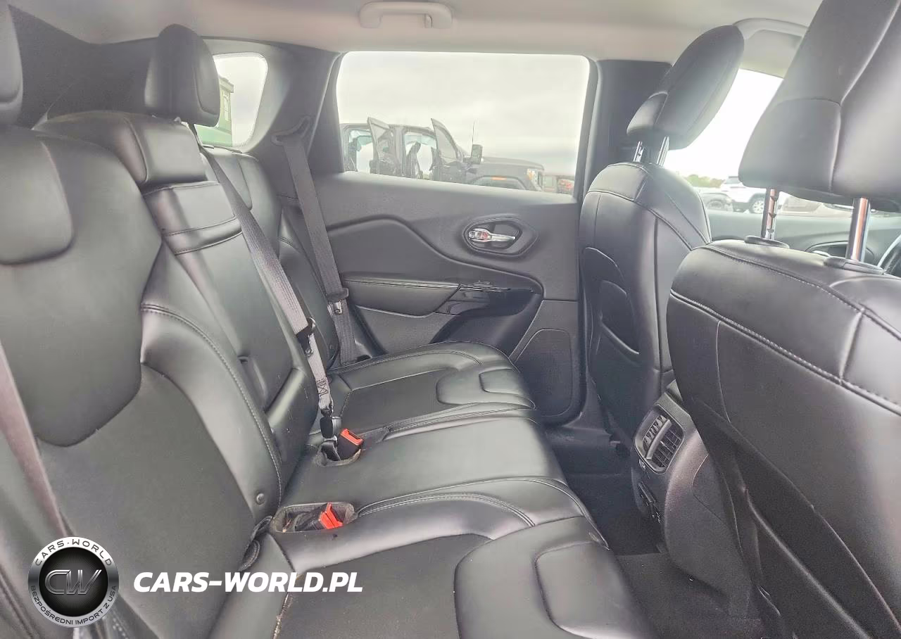 2019 Jeep Cherokee Latitude Plus VIN:1C4PJLLX3KD286573 - 11