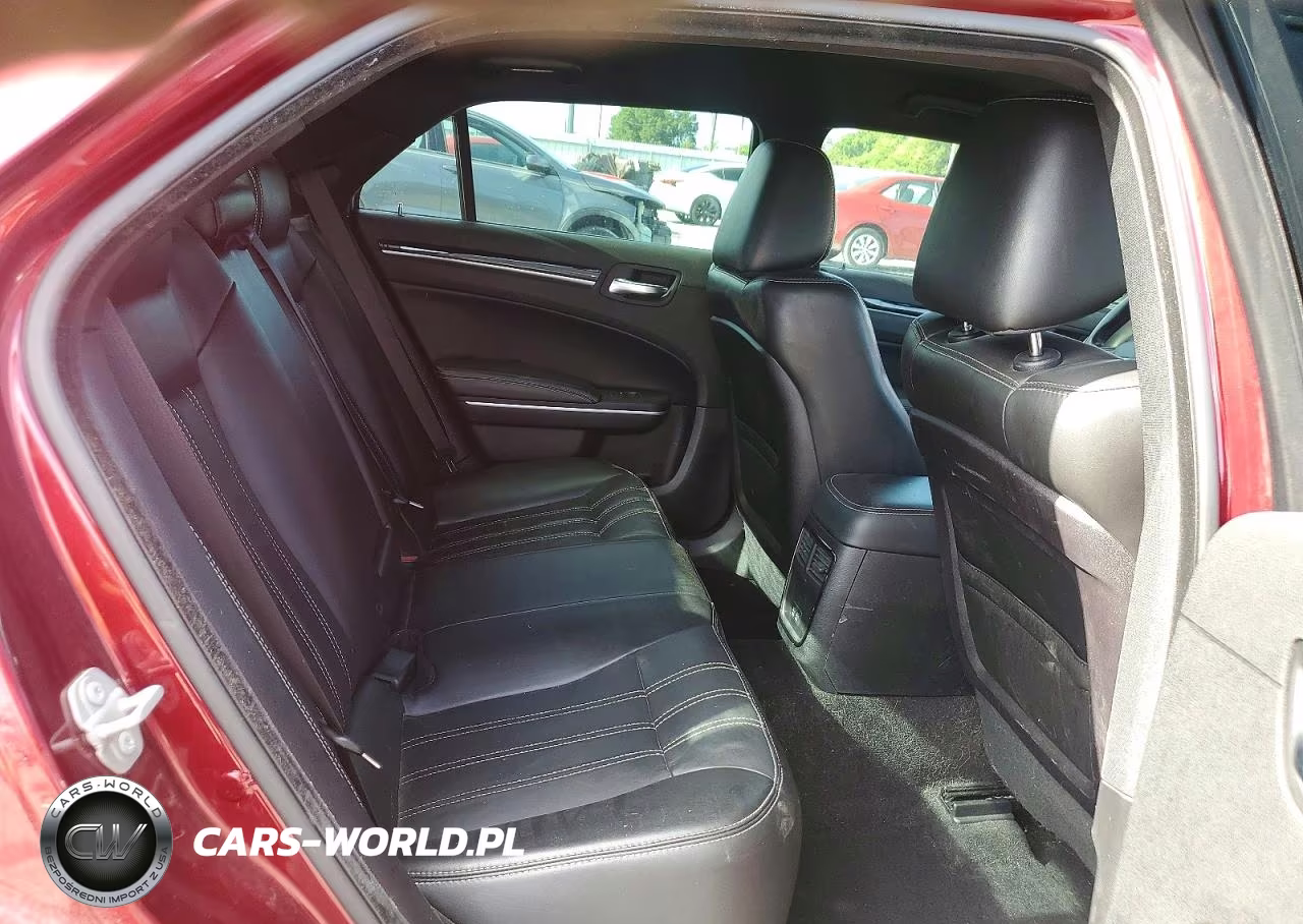 2019 Chrysler 300 S VIN:2C3CCABG3KH693945 - 10