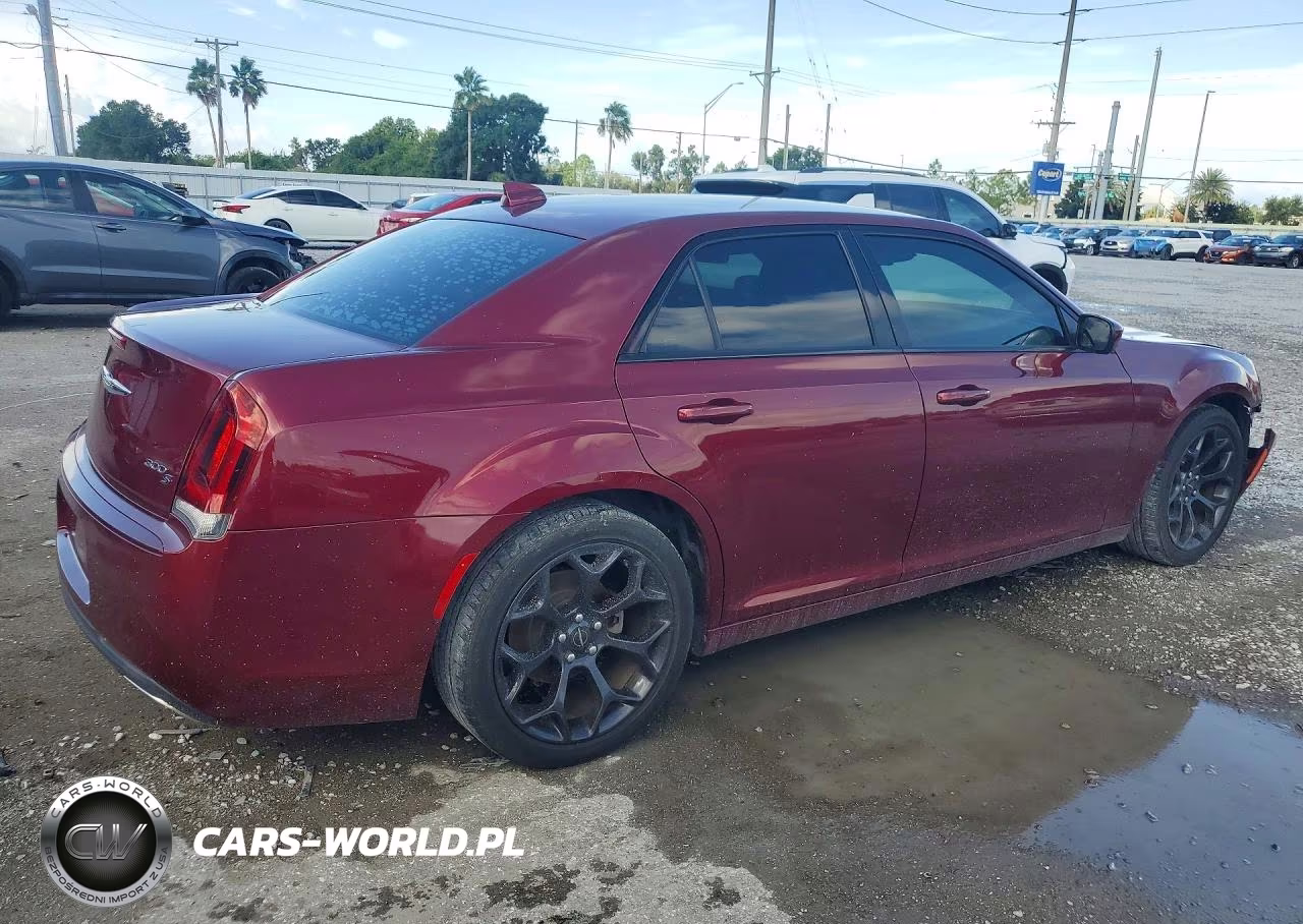 2019 Chrysler 300 S VIN:2C3CCABG3KH693945 - 3