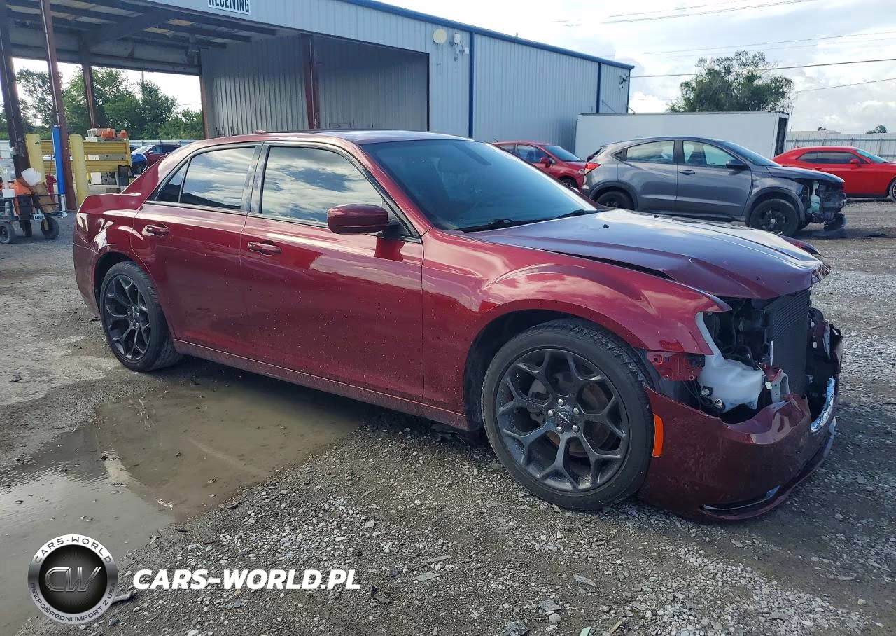 2019 Chrysler 300 S VIN:2C3CCABG3KH693945 - 4