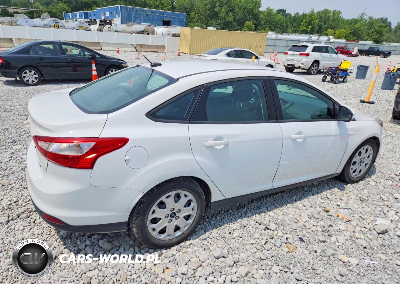 2012 Ford Focus Se VIN:1FAHP3F22CL343569 - 3