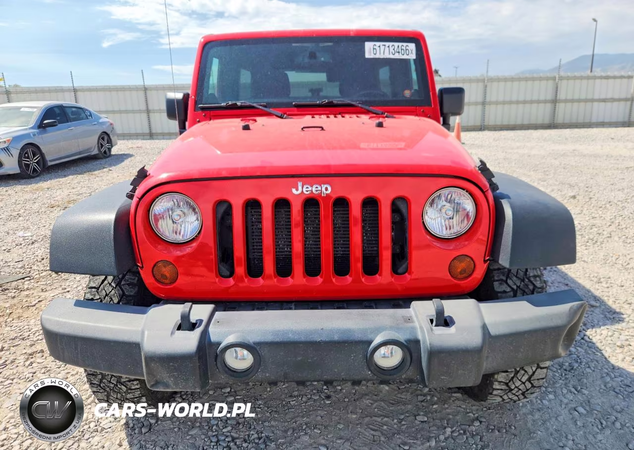 2013 Jeep Wrangler Unlimited Sport VIN:1C4BJWDG0DL669714 - 5