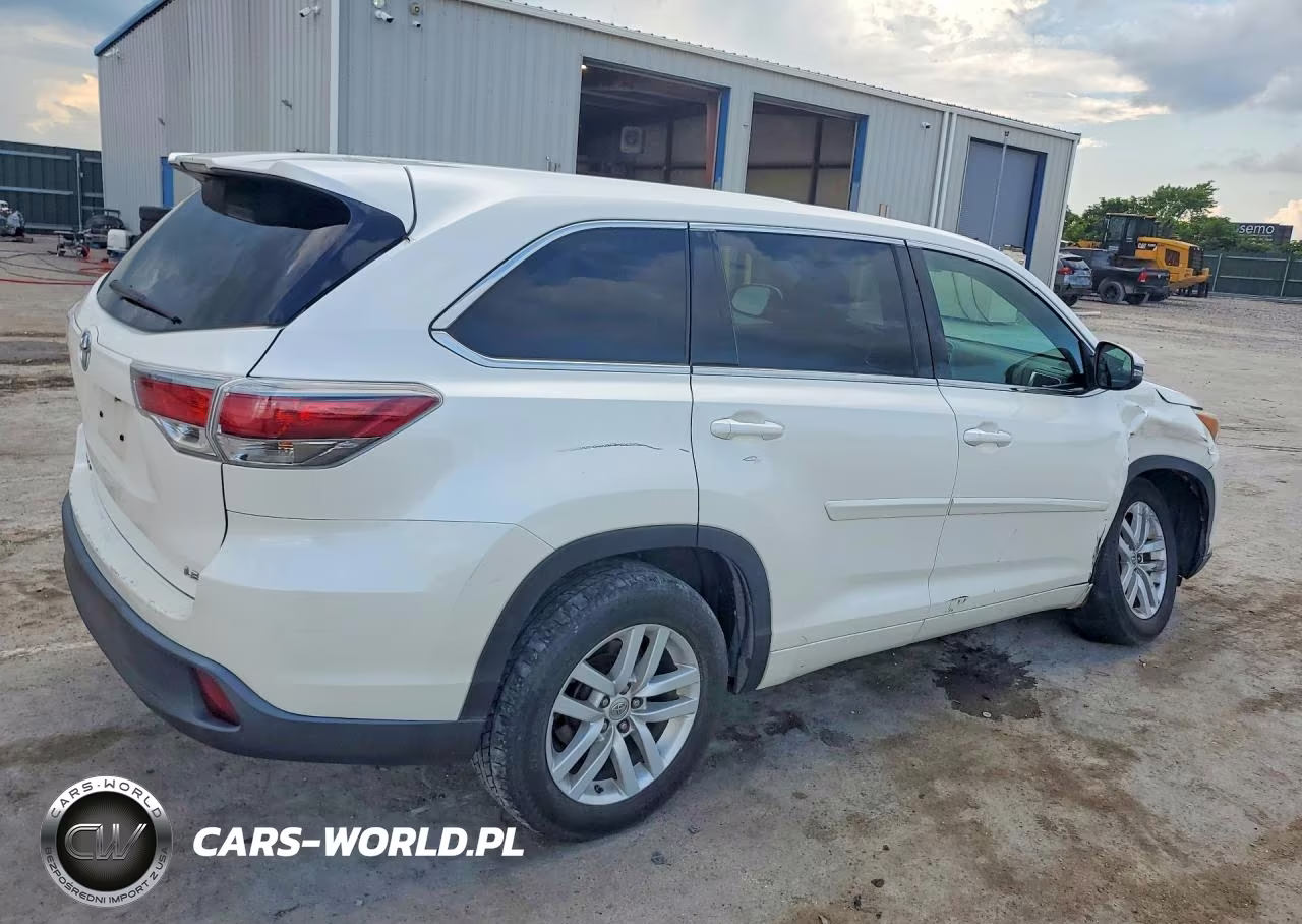 2015 Toyota Highlander Le VIN:5TDZKRFH8FS055773 - 3