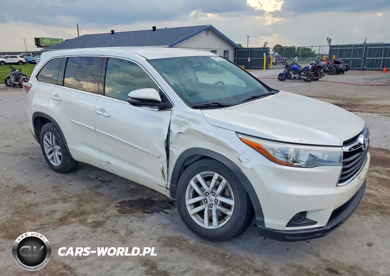 2015 Toyota Highlander Le VIN:5TDZKRFH8FS055773 - 4