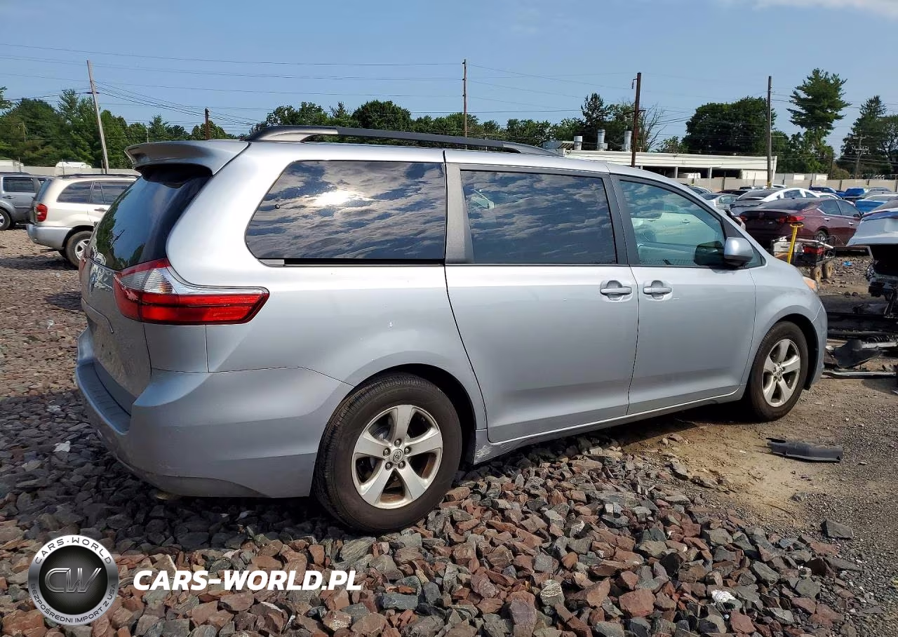 2015 Toyota Sienna Le VIN:5TDKK3DC9FS670631 - 3